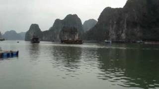 preview picture of video 'Lunch Haiphong bay. Vietnam'