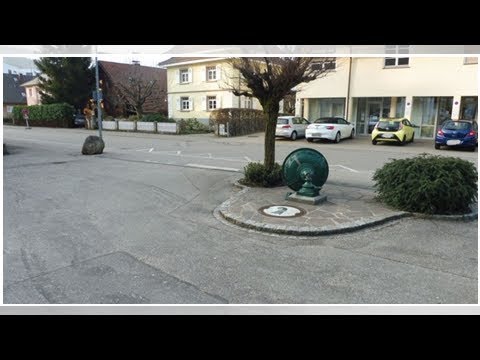 Deutscher Lastwagen fährt Basler Wahrzeichen kaputt.