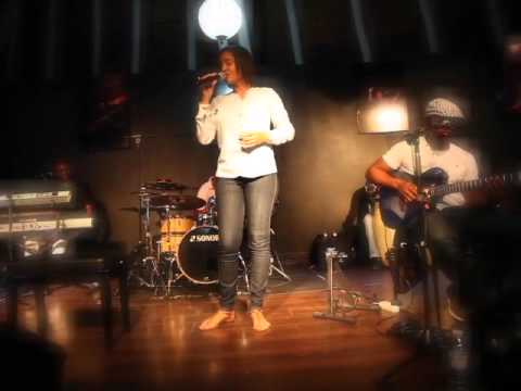 Yadira Cabanas com Banda Maravilha- Muxima
