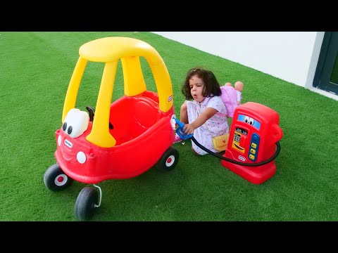 Amira has no more gas in her car, fun video for kids