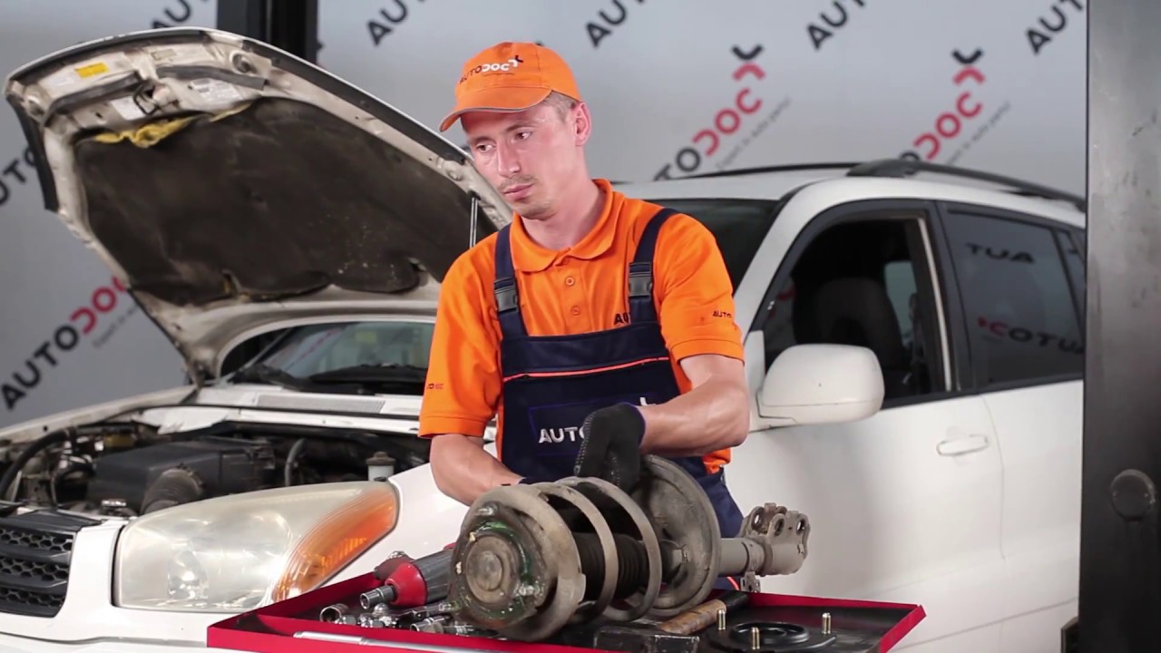 Jak wymienić poduszka amortyzatora przód w Toyota RAV4 II - poradnik naprawy