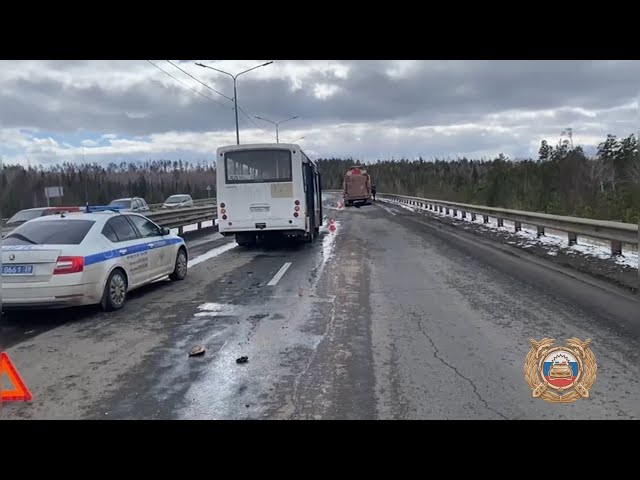 В Братске произошло ДТП с участием пассажирского автобуса и бензовоза