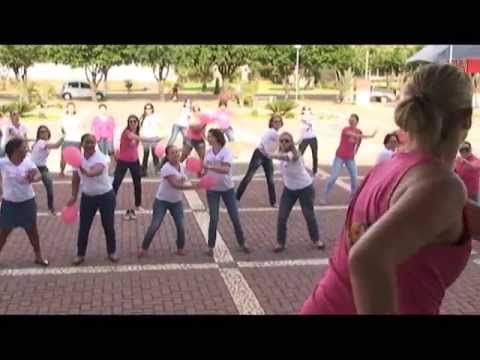 Prefeitura por meio da Sec. Municipal de Saúde realiza caminhada em celebração ao Outubro Rosa