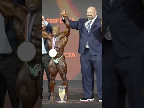 Brian Shaw Towers Over Bodybuilders🥶🤯