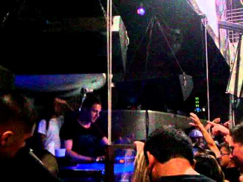 Simon Patterson at 1015 playing Sean Tyas - Rulebook (Bryan Kearney's Out the Window Remix)