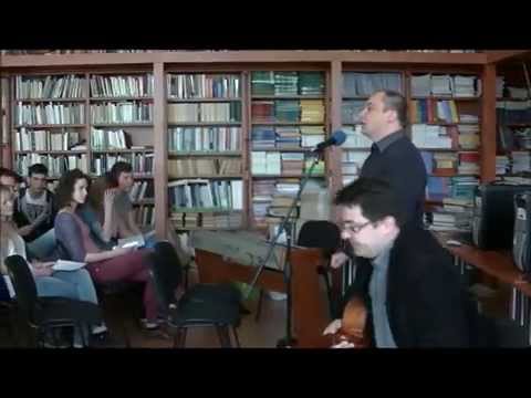 Költészet napi versmarathon a Váci Piárban 2015.