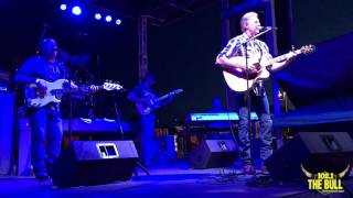 Darryl Worley Performs &quot;I Miss My Friend&quot; at Wichita Riverfest