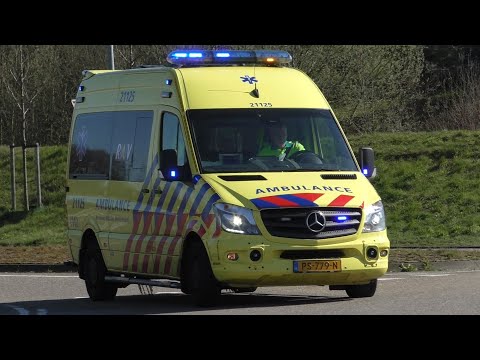 Verschillende Ambulances met spoed in Uden