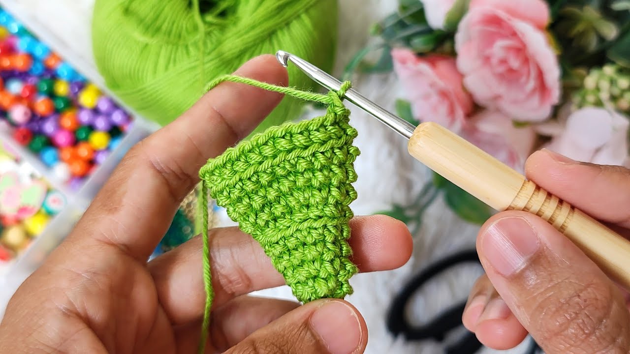 This crochet piece could save your life this Christmas 🎁🎄💰 (subtitles)