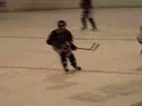 Gordie Dwyer tacklar