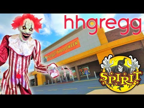SPIRIT HALLOWEEN 2019 inside ABANDONED HHGREGG - Cuyahoga Falls Ohio