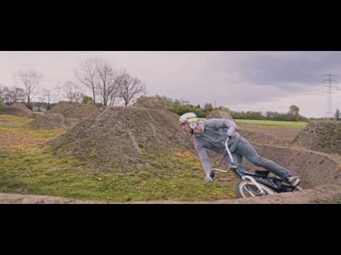 Pumptrack lap with Niels Bensink at his compound