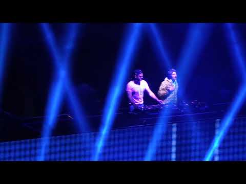 INSIDE OUT / KANYE (The Chainsmokers | 2017 Momentum Live MNL)