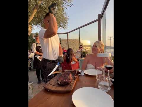 Salt Bae Cutting Steak for Beautiful Lady at Nusr-Et Mykonos #nusret #saltbae