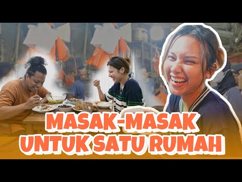 HUNTING FOR FRESH FISH AT THE MARKET | INDAH PERMATASARI & ARIE KRITING