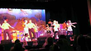 Laurie Berkner Band with Troupe 212 - I Really Love to Dance