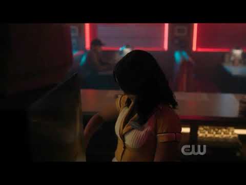 Riverdale - Veronica gets attacked by the Shady Grove escapee