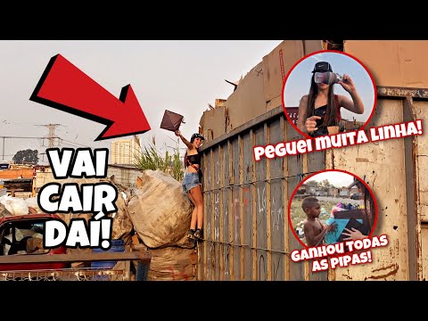 Ela Escalou a Caçamba de Lixo Para Pegar Pipas no Paraíso da Xepa