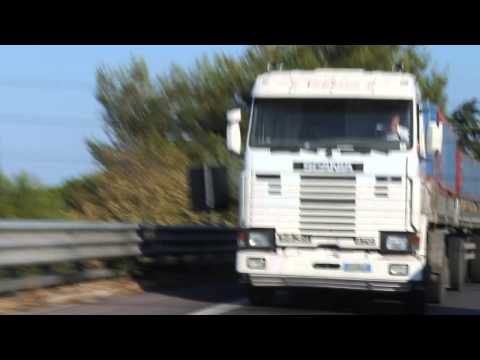 Scania 143H 470 in Fahrt. Bari Italien 2012