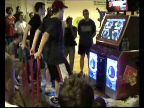 ITG WorldCup 2006 Mens Singles FINALS - Damien vs LilQ - Robotix 99.53 99.40