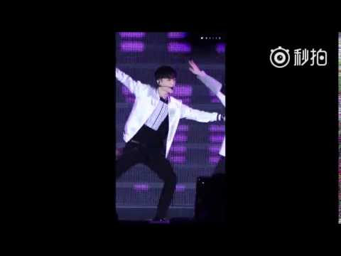 161022 EXO LAY ZHANG YIXING - WHAT U NEED? at Lotte Duty Free Family Festival (Fancam)