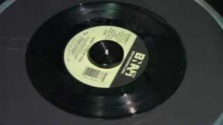 Kenny Chesney - When I Close My Eyes(Acoustic)