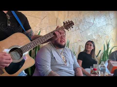 Víctor Cibrian - En la radio un cochinero [Acústico]