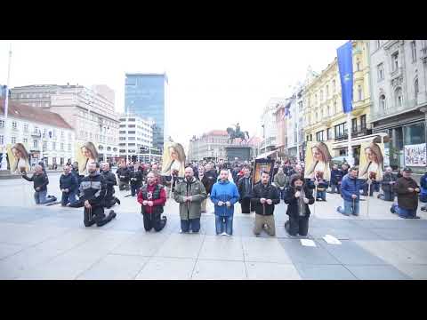 Muškarci jutros ponovno klečali na Trgu i molili za čednost i da budu autoriteti