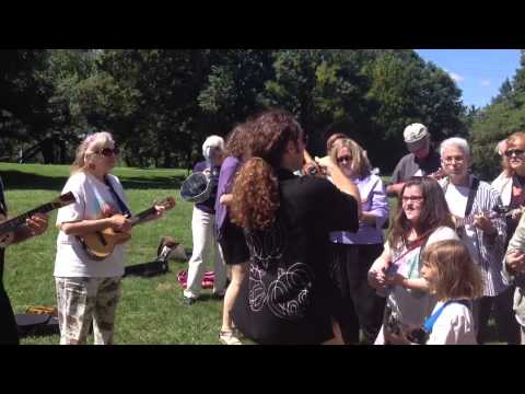 "TWIST & SHOUT" Ukulele Orchestra Rehearsal (Stuart Fuchs & Cathy Fink Leading)