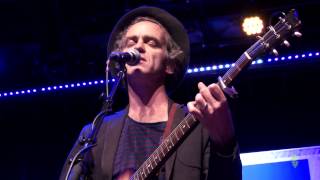 Sean Hayes - "A Thousand Tiny Pieces" (eTown webisode #684)