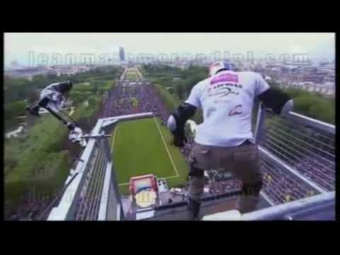 Taig Khris Record Mundial al saltar de la Torre Eiffel