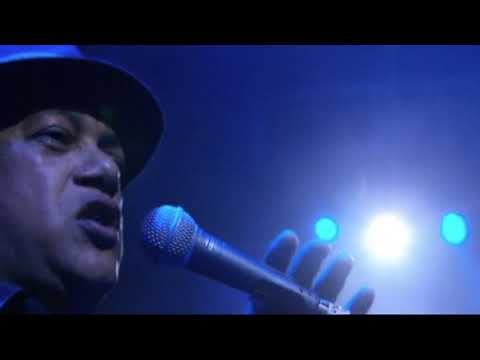 Videoclip de Something Got Me Started (Live at Sydney Opera House) — Simply Red