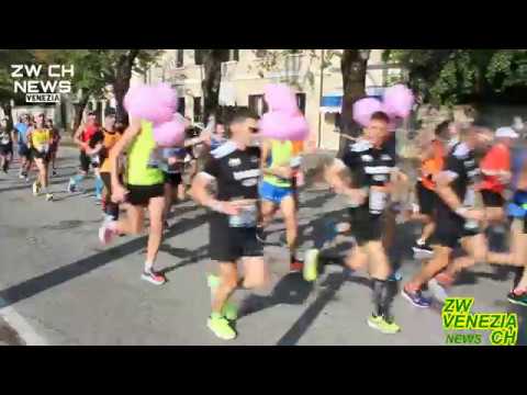 34° Huawei Venice Marathon - il transito per le vie di Mira