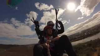 preview picture of video 'Voo Duplo Paraglider no Pico da Ibituruna -  GV FLY (Sarah e Lucas)'