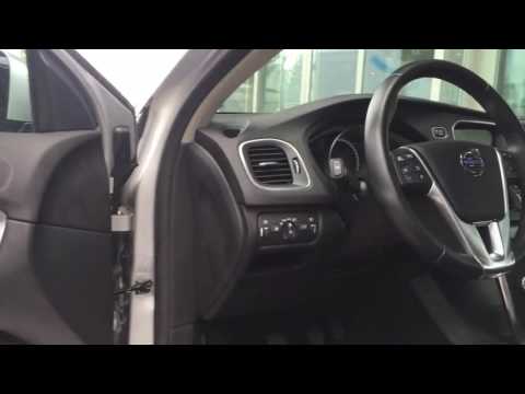 Volvo V40 D2 115PK MOMENTUM RTI 17'' TREKHAAK