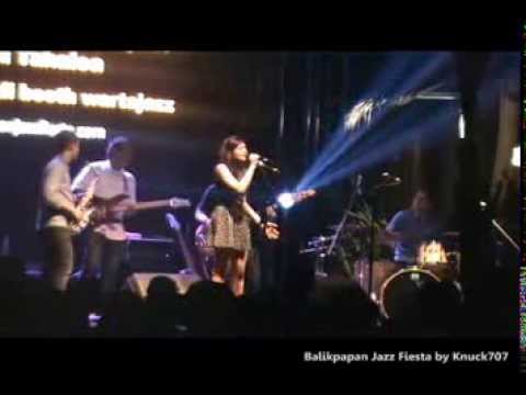 Barry Likumahuwa Project & Benny Likumahuwa feat Monita Tahalea