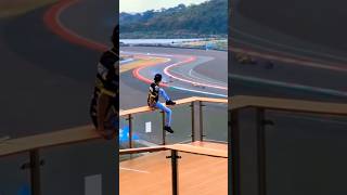 Download lagu Para pembalap motoGP berjatuhan di sirkuit mandalika! mp3