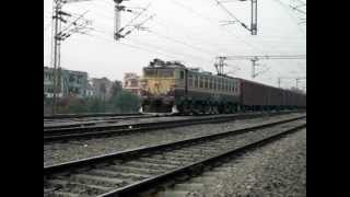 preview picture of video 'INDIAN RAILWAYS WAG5HB 24063 from Jhansi with freighter.AVI'