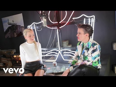 neoMoMo - Marika wywiad ft. Marika