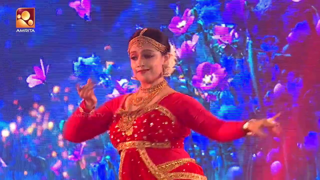 താരസഭയ്ക്ക് തുടക്കമിട്ട് ശ്രദ്ധ ഗോകുലിന്റെ മനോഹര ന