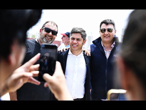 Kicillof visitó un distrito opositor y cuestionó los acuerdos de Milei con Trump