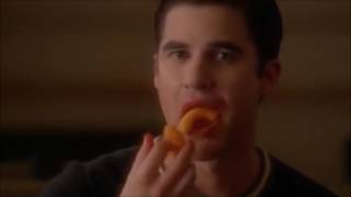 Glee   Blaine talks about how Kurt is now the 'hot shot' 5x16