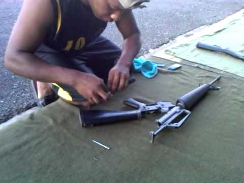 Entrenamiento de Desarme y Arme de Fusil m 16.mm
