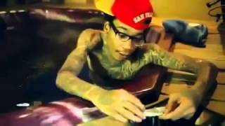 How to Roll a Perfect Joint (Starring Wiz Khalifa)