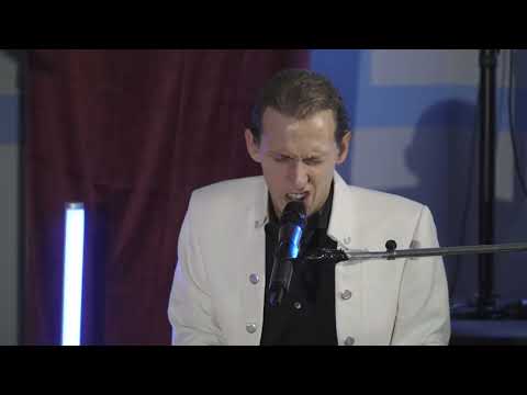 Whole Lotta Shaking Going On (Live Show)