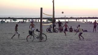 **TALENTED people in Tel Aviv playing soccer/volleyball! - YouTube