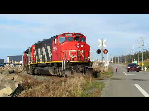 CN 4711 & 9576 on 559 & 561 local runs