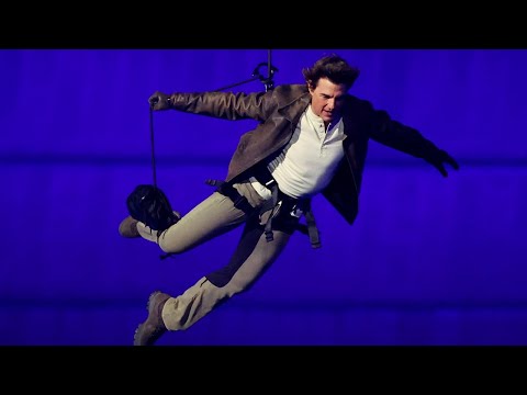 JO PARIS 2024 - La cascade mythique de Tom Cruise en mode "Mission : Impossible" au Stade de France
