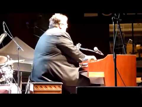 Joey plays, "100 ways" . . . @ midnight