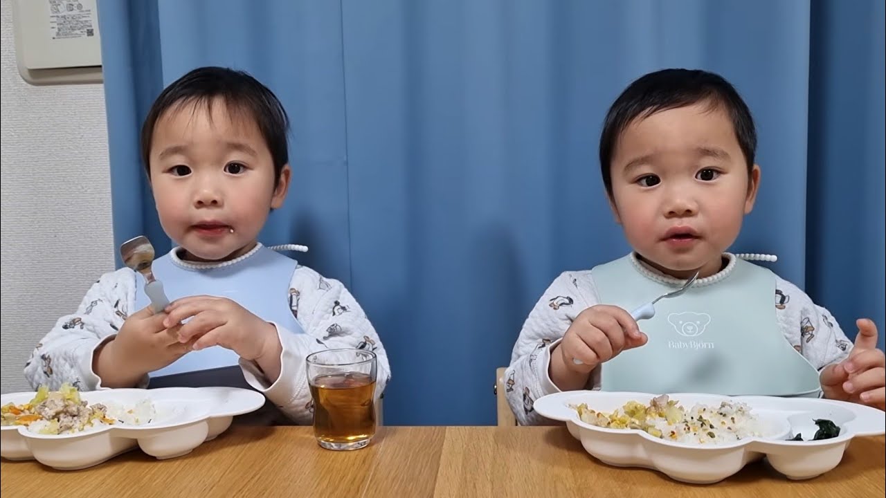 前髪を切られすぎた一卵性双子の晩ごはん【2歳7ヶ月】